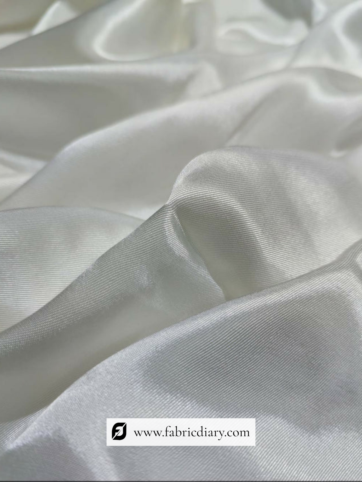 Glossy Gaji silk in dyeable texture