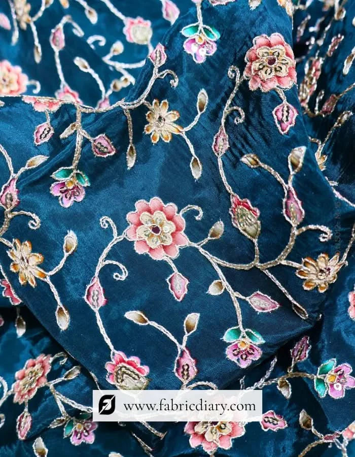  Exporter embroidery fabric inspired by Ritu Kumar and Alexander McQueen