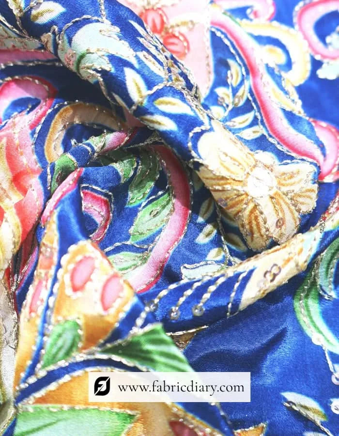  Soft shine and detailed finish of luxurious position fabric